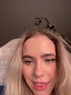 Snapshot of SkyBriii chatting on 2, 3, 2025 SkyBriii online show from 2, 3, 2025