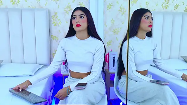 Mia-Monroe online show from 3, 10, 2025