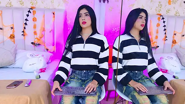 Mia-Monroe online show from 3, 11, 2025