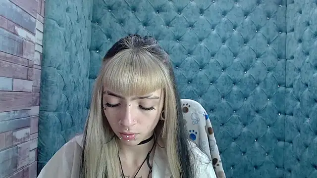 Snapshot of Samantha_Smiith chatting on 3, 10, 2025 Samantha Smiith online show from 3, 10, 2025