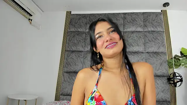 Snapshot of LaurenRodriiguez chatting on 18, 1, 2025 LaurenRodriiguez online show from 18, 1, 2025