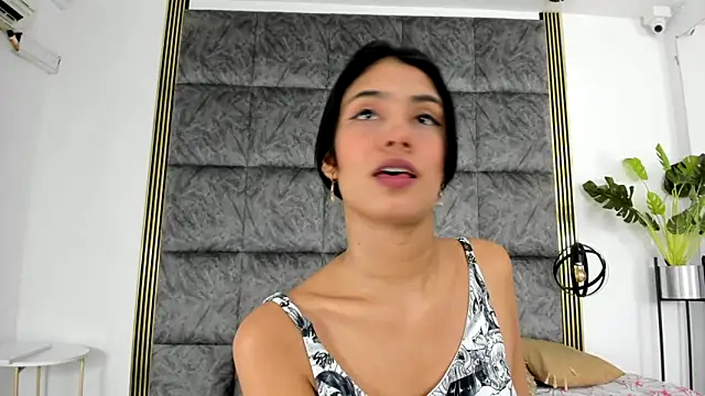 Snapshot of LaurenRodriiguez chatting on 6, 2, 2025 LaurenRodriiguez online show from 6, 2, 2025