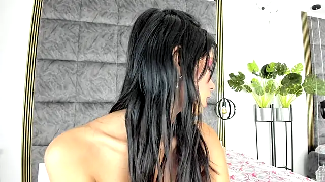 Snapshot of LaurenRodriiguez chatting on 12, 2, 2025 LaurenRodriiguez online show from 12, 2, 2025