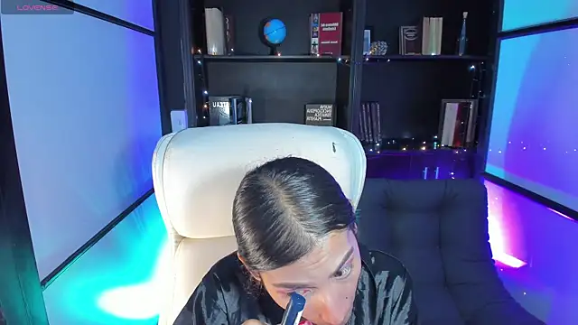 Snapshot of CamilaHarperr_ chatting on 10, 12, 2024 CamilaHarperr online show from 10, 12, 2024