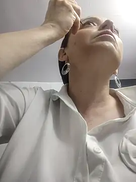 catalinamommyx online show from 1, 10, 2025