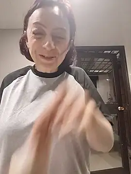 catalinamommyx online show from 4, 7, 2026