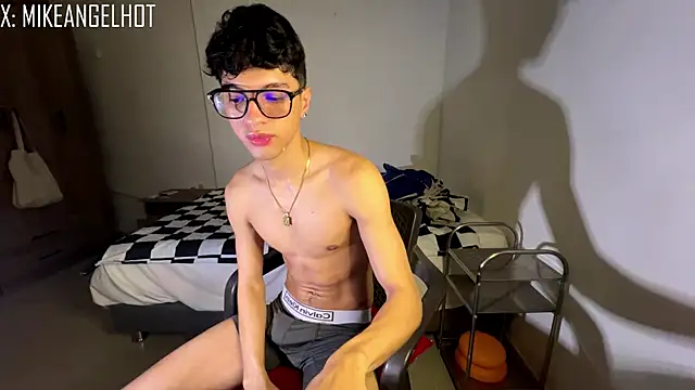 Snapshot of Angelligth chatting on 16, 12, 2025 Angelligth online show from 16, 12, 2025