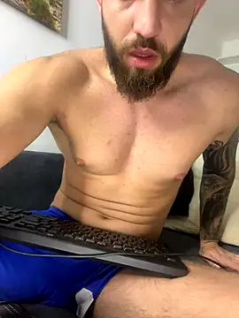 Snapshot of LoveIsBlind_ chatting on 28, 9, 2025 LoveIsBlind online show from 28, 9, 2025