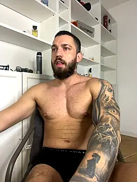 Snapshot of LoveIsBlind_ chatting on 4, 10, 2025 LoveIsBlind online show from 4, 10, 2025