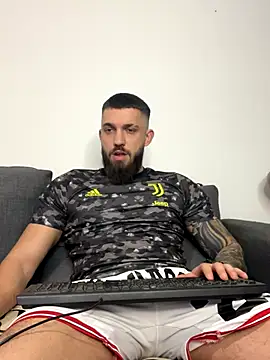 Snapshot of LoveIsBlind_ chatting on 31, 10, 2025 LoveIsBlind online show from 31, 10, 2025