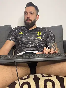 Snapshot of LoveIsBlind_ chatting on 26, 11, 2025 LoveIsBlind online show from 26, 11, 2025