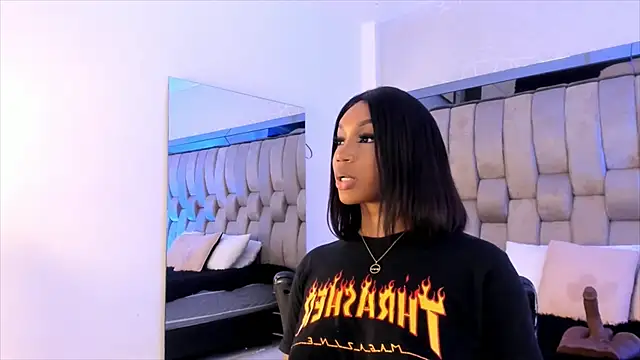 ChaynnaCooper online show from 1, 2, 2025