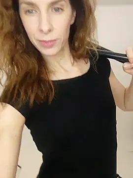 Snapshot of YourSuperModel chatting on 13, 11, 2025 YourSuperModel online show from 13, 11, 2025