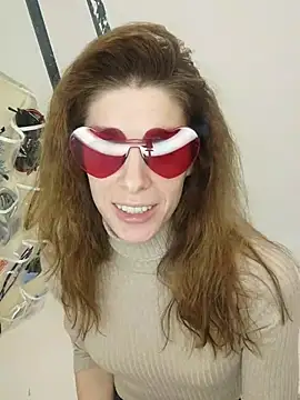 Snapshot of YourSuperModel chatting on 20, 11, 2025 YourSuperModel online show from 20, 11, 2025