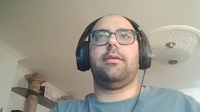 Snapshot of manokiitoo chatting on 6, 4, 2026 manokiitoo online show from 6, 4, 2026