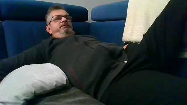 Snapshot of axecoman60 chatting on 4, 3, 2025 axecoman60 online show from 4, 3, 2025