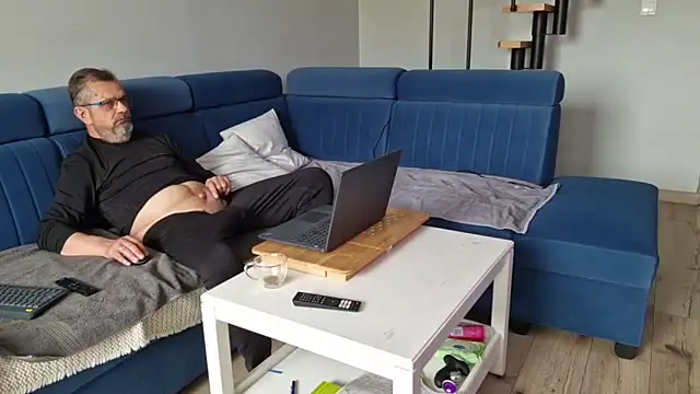 Snapshot of axecoman60 chatting on 13, 3, 2025 axecoman60 online show from 13, 3, 2025