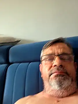 Snapshot of axecoman60 chatting on 4, 5, 2026 axecoman60 online show from 4, 5, 2026