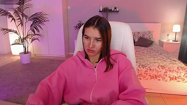 Snapshot of Bellla_Haddid chatting on 16, 9, 2025 Bellla Haddid online show from 16, 9, 2025