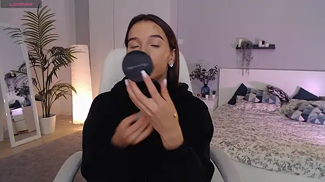 Snapshot of Bellla_Haddid chatting on 24, 9, 2025 Bellla Haddid online show from 24, 9, 2025