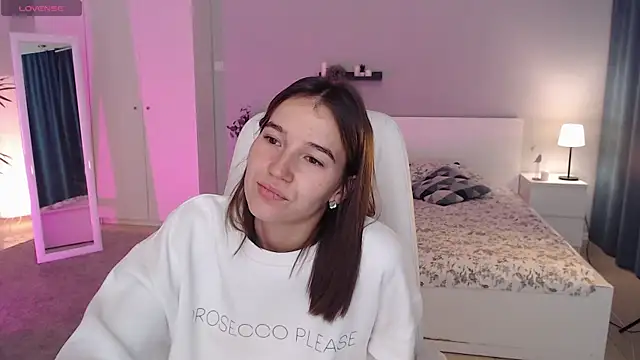 Snapshot of Bellla_Haddid chatting on 27, 9, 2025 Bellla Haddid online show from 27, 9, 2025