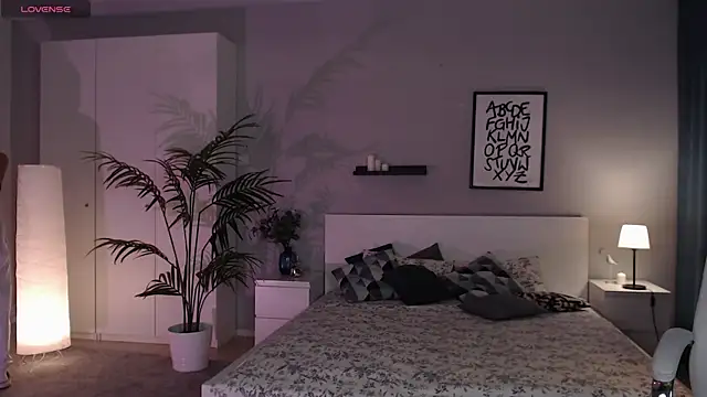 Snapshot of Bellla_Haddid chatting on 19, 10, 2025 Bellla Haddid online show from 19, 10, 2025