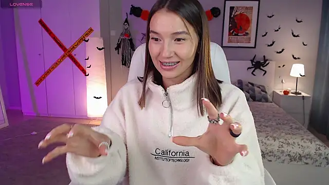 Snapshot of Bellla_Haddid chatting on 24, 10, 2025 Bellla Haddid online show from 24, 10, 2025