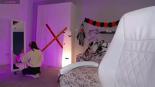 Snapshot of Bellla_Haddid chatting on 29, 10, 2025 Bellla Haddid online show from 29, 10, 2025