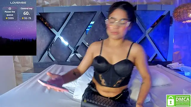 Snapshot of Rose_Evans__ chatting on 4, 12, 2025 Rose Evans online show from 4, 12, 2025