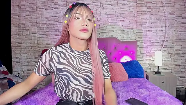 Snapshot of kitty_queen10 chatting on 24, 10, 2025 kitty queen10 online show from 24, 10, 2025