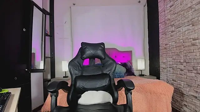 Snapshot of kitty_queen10 chatting on 22, 11, 2025 kitty queen10 online show from 22, 11, 2025