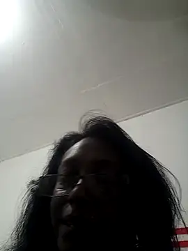 Snapshot of mamakarma1403 chatting on 12, 9, 2025 mamakarma1403 online show from 12, 9, 2025