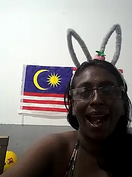 Snapshot of mamakarma1403 chatting on 19, 9, 2025 mamakarma1403 online show from 19, 9, 2025