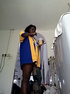 Snapshot of mamakarma1403 chatting on 6, 10, 2025 mamakarma1403 online show from 6, 10, 2025