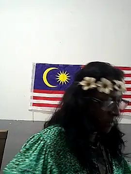 Snapshot of mamakarma1403 chatting on 7, 10, 2025 mamakarma1403 online show from 7, 10, 2025