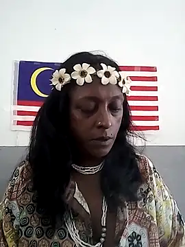 Snapshot of mamakarma1403 chatting on 8, 10, 2025 mamakarma1403 online show from 8, 10, 2025