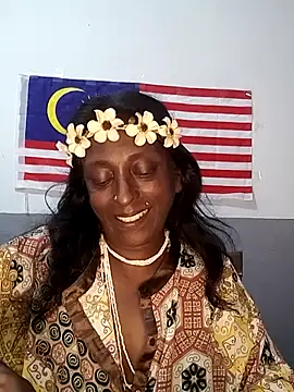 Snapshot of mamakarma1403 chatting on 8, 10, 2025 mamakarma1403 online show from 8, 10, 2025