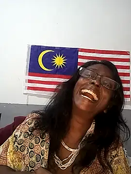 Snapshot of mamakarma1403 chatting on 11, 10, 2025 mamakarma1403 online show from 11, 10, 2025