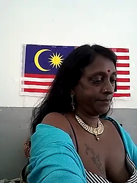 Snapshot of mamakarma1403 chatting on 14, 10, 2025 mamakarma1403 online show from 14, 10, 2025