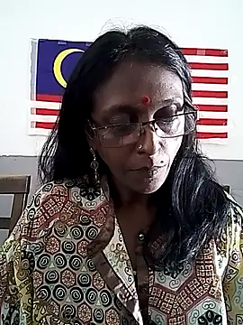 Snapshot of mamakarma1403 chatting on 17, 10, 2025 mamakarma1403 online show from 17, 10, 2025