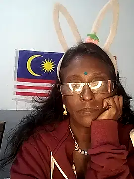 Snapshot of mamakarma1403 chatting on 22, 10, 2025 mamakarma1403 online show from 22, 10, 2025