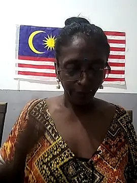 Snapshot of mamakarma1403 chatting on 23, 10, 2025 mamakarma1403 online show from 23, 10, 2025