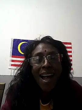 Snapshot of mamakarma1403 chatting on 25, 10, 2025 mamakarma1403 online show from 25, 10, 2025