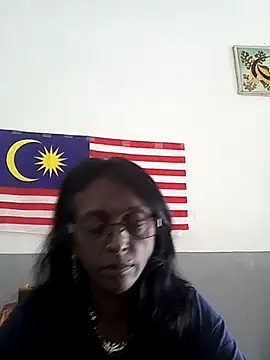 Snapshot of mamakarma1403 chatting on 6, 11, 2025 mamakarma1403 online show from 6, 11, 2025