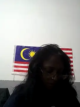 Snapshot of mamakarma1403 chatting on 6, 11, 2025 mamakarma1403 online show from 6, 11, 2025