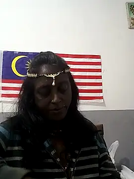 Snapshot of mamakarma1403 chatting on 9, 11, 2025 mamakarma1403 online show from 9, 11, 2025