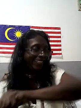 Snapshot of mamakarma1403 chatting on 9, 11, 2025 mamakarma1403 online show from 9, 11, 2025