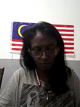 Snapshot of mamakarma1403 chatting on 10, 11, 2025 mamakarma1403 online show from 10, 11, 2025