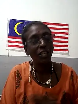 Snapshot of mamakarma1403 chatting on 11, 11, 2025 mamakarma1403 online show from 11, 11, 2025