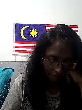 Snapshot of mamakarma1403 chatting on 14, 11, 2025 mamakarma1403 online show from 14, 11, 2025